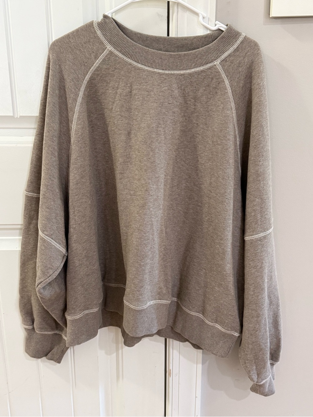 American Eagle - NEW Classic Crew Neck Sweatshirt